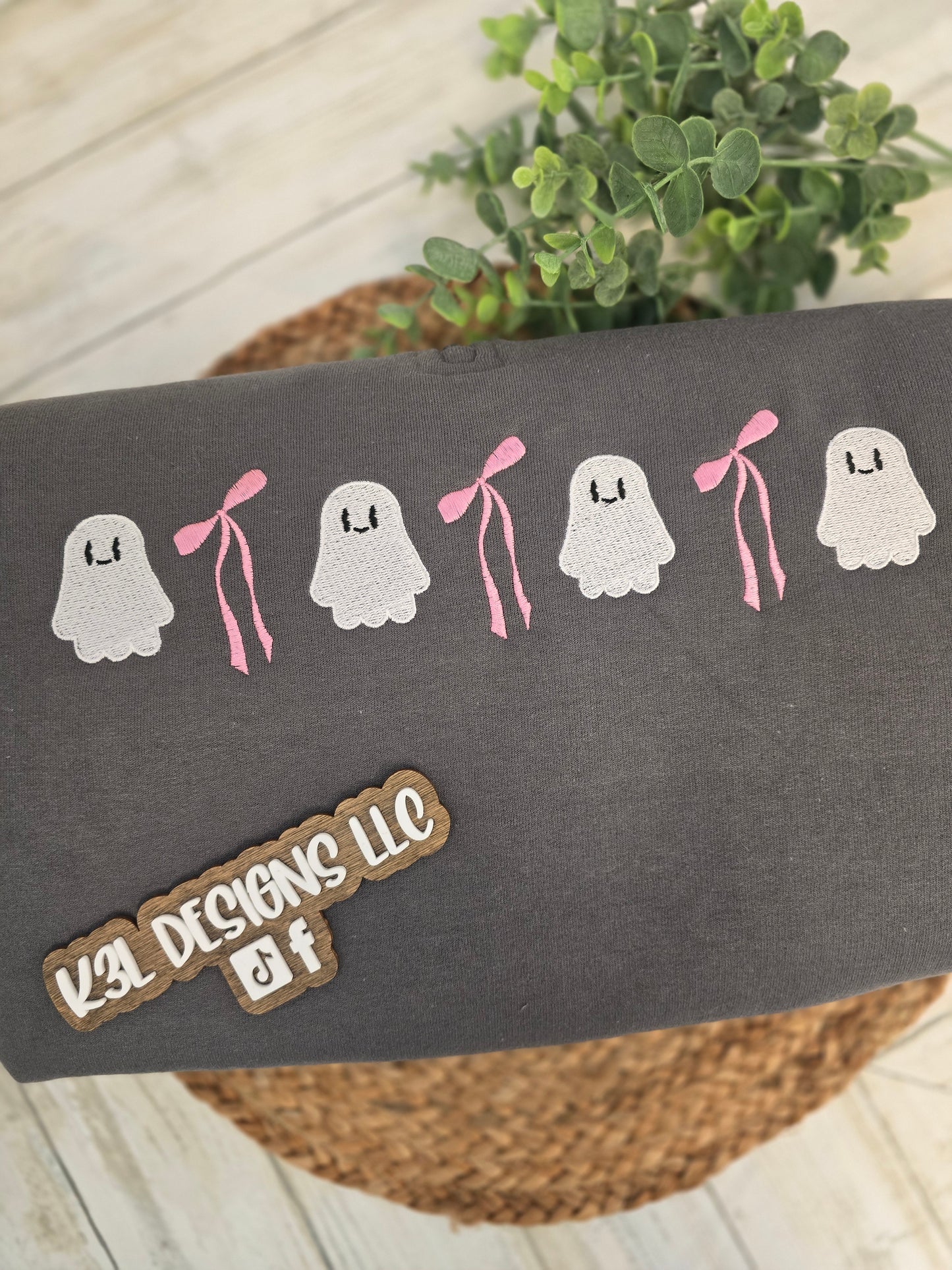 Bow ghosties